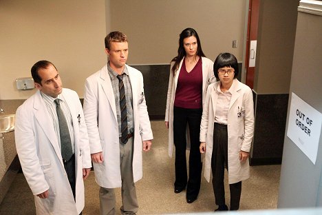Peter Jacobson, Jesse Spencer, Odette Annable, Charlyne Yi - House M.D. - Blowing the Whistle - Photos