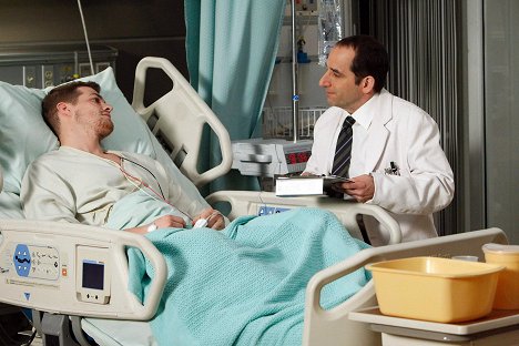 Greg Finley, Peter Jacobson - House M.D. - Gut Check - Photos