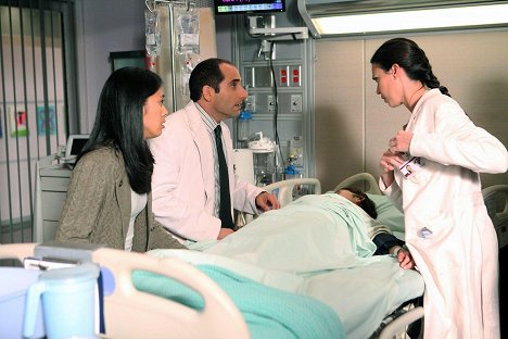 Peter Jacobson, Odette Annable - House M.D. - Body and Soul - Photos