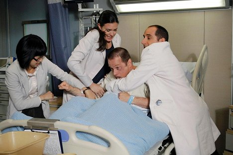 Charlyne Yi, Odette Annable, James Le Gros, Peter Jacobson - House M.D. - Everybody Dies - Photos