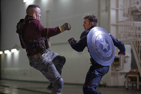 Georges St-Pierre, Chris Evans - Capitán América: El soldado de invierno - De la película