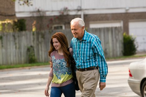 Annalise Basso, Mike Farrell - The Red Road - The Bad Weapons - Film