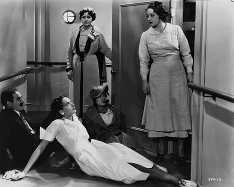 Groucho Marx, Margaret Dumont, Kitty Carlisle - Noc v opeře - Z filmu