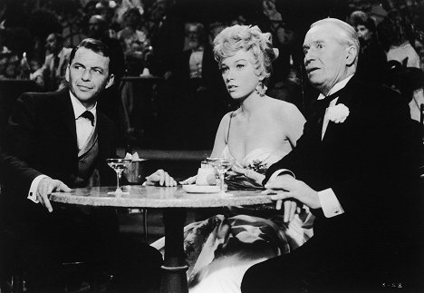 Frank Sinatra, Shirley MacLaine, Maurice Chevalier