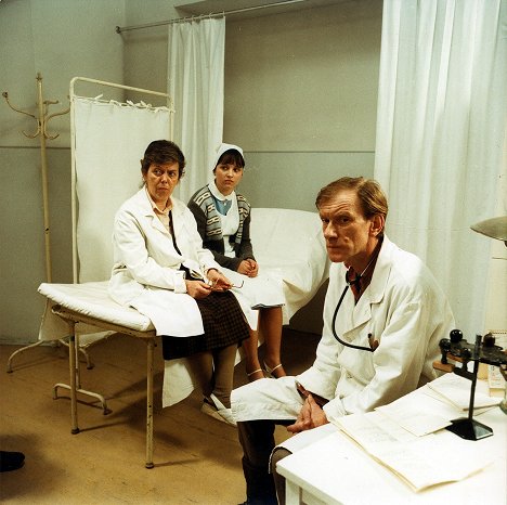 Jiřina Jirásková, Alena Mihulová, František Husák - Krankenschwester Marie S. - Filmfotos