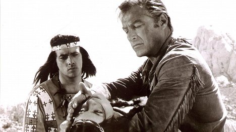 Pierre Brice, Marie Versini, Lex Barker - La Révolte des indiens apaches - Film