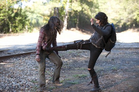 Lauren Cohan - The Walking Dead - Alone - Photos