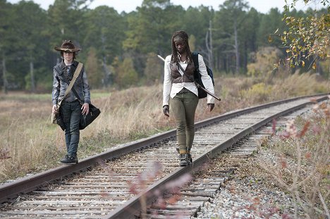 Chandler Riggs, Danai Gurira - The Walking Dead - Vereint - Filmfotos