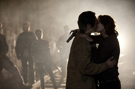 Steven Yeun, Lauren Cohan - The Walking Dead - Mi - Filmfotók