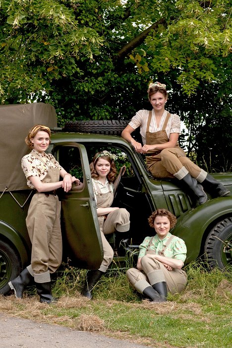 Christine Bottomley, Jo Woodcock, Becci Gemmell, Summer Strallen - Land Girls - Werbefoto