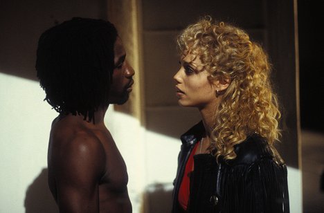 Elizabeth Berkley, Glenn Plummer - Showgirls - Z filmu