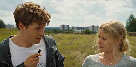 Jussi Nikkilä, Emilie de Ravin - Love and Other Troubles - Van film