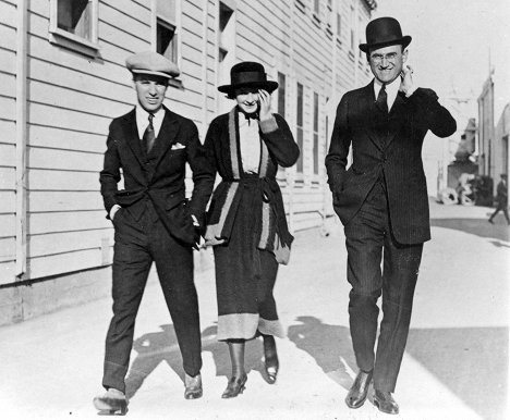 Charlie Chaplin, Samuel Goldwyn - Moguls & Movie Stars: A History of Hollywood - Do filme