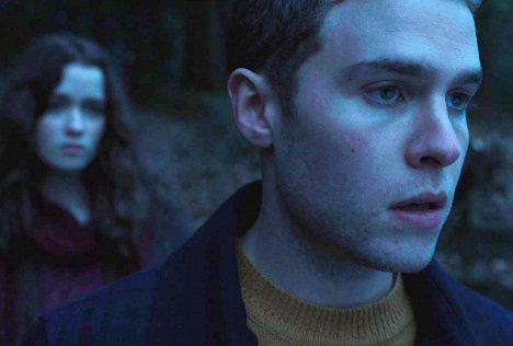 Alice Englert, Iain De Caestecker - In Fear - Filmfotos