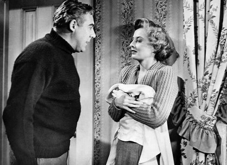 Paul Douglas, Barbara Stanwyck - Le Démon s'éveille la nuit - Film