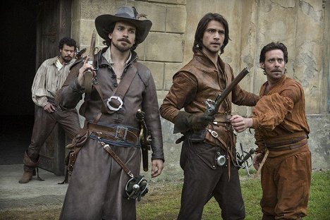 Howard Charles, Santiago Cabrera, Luke Pasqualino, James Callis - Die Musketiere - Filmfotos