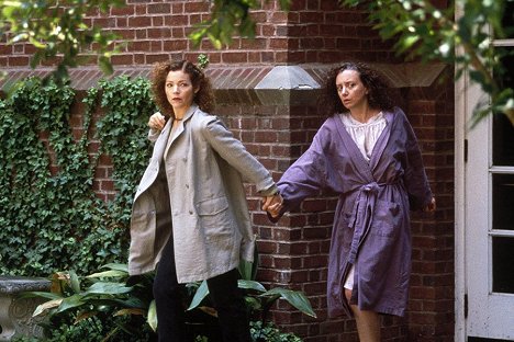 Amy Irving, J. Smith-Cameron - Carrie 2 - Die Rache - Filmfotos