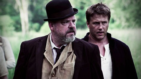 Pruitt Taylor Vince, Lochlyn Munro - Mysterious Island - Kuvat elokuvasta