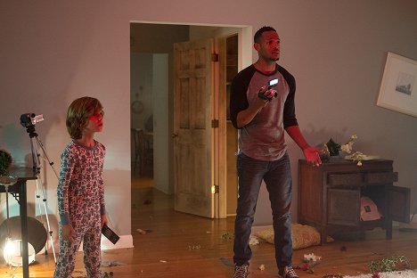 Steele Stebbins, Marlon Wayans - A Haunted House 2 - Photos