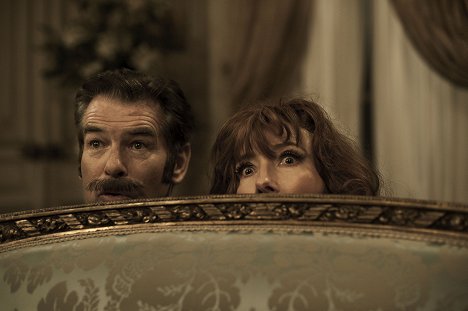 Pierce Brosnan, Emma Thompson - The Love Punch - Photos