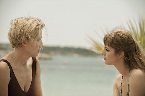 Emma Thompson, Louise Bourgoin - The Love Punch - Photos