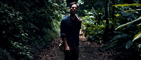 Scoot McNairy - Monsters - Photos