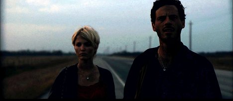 Whitney Able, Scoot McNairy - Monsters - Film