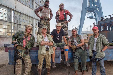 Dolph Lundgren, Sylvester Stallone, Terry Crews, Patrick Hughes, Wesley Snipes, Randy Couture, Jason Statham - The Expendables 3 - Van de set