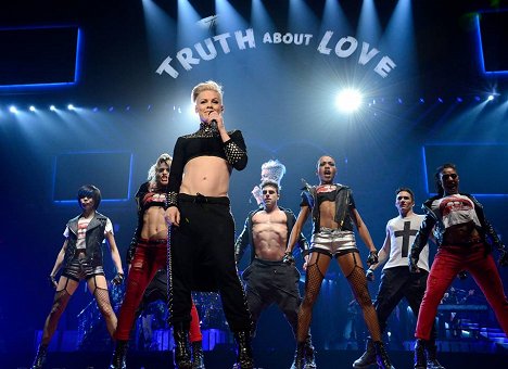 P!nk, Colt Prattes - Pink: The Truth About Love Tour - Live from Melbourne - Do filme