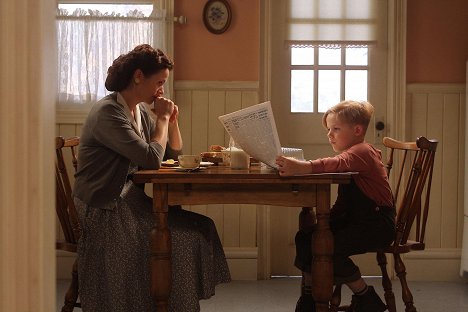 Emily Watson, Jakob Salvati - Little Boy - De la película