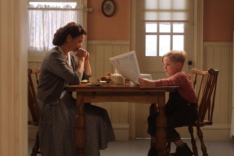 Emily Watson, Jakob Salvati - Little Boy - Z filmu