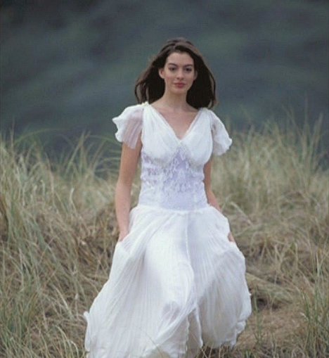 Anne Hathaway - The Other Side Of Heaven - Z filmu