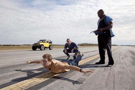 Geoff Stults, Rus Blackwell, Michael Clarke Duncan - The Finder - An Orphan Walks into a Bar - Photos