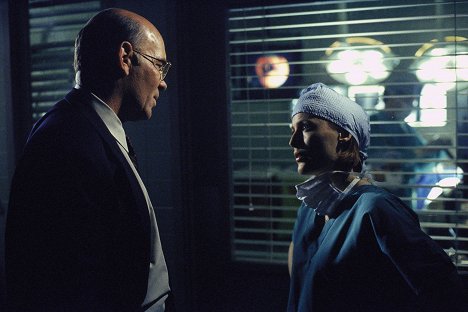 Mitch Pileggi, Gillian Anderson - The X-Files - Nicotine - Film