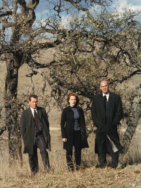 Robert Patrick, Gillian Anderson, Mitch Pileggi - The X-Files - This Is Not Happening - Photos