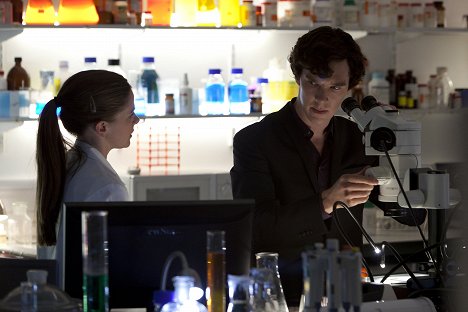 Louise Brealey, Benedict Cumberbatch - Sherlock - Reichenbašský pád - Z filmu
