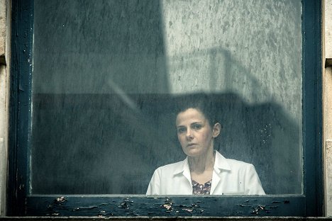 Louise Brealey - Sherlock - Prázdný pohřebák - Z filmu