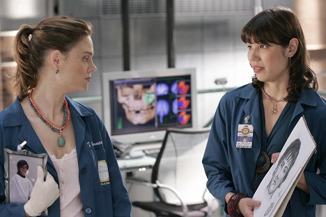 Emily Deschanel, Michaela Conlin - Dr. Csont - Egy iskola titkai - Filmfotók