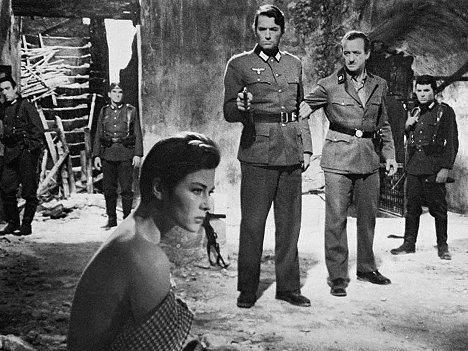 Gia Scala, Gregory Peck, David Niven, James Darren - Die Kanonen von Navarone - Filmfotos