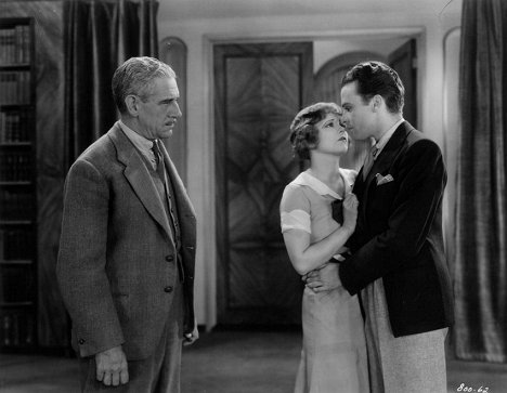 Claude King, Clara Bow, Stanley Smith - Love Among the Millionaires - Van film