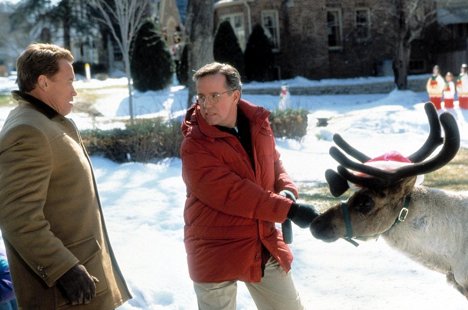 Arnold Schwarzenegger, Phil Hartman - Jingle All the Way - Photos