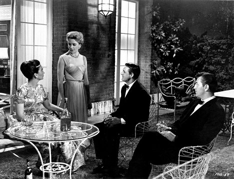 Jean Simmons, Deborah Kerr, Cary Grant, Robert Mitchum - The Grass Is Greener - Kuvat elokuvasta