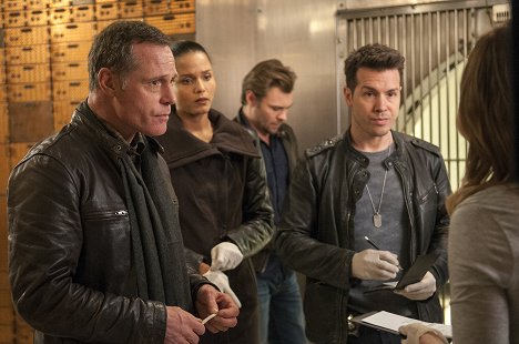 Jason Beghe, Sydney Tamiia Poitier, Patrick John Flueger, Jon Seda - Chicago Police Department - Les Infiltrées - Film