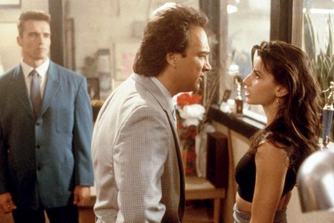 Arnold Schwarzenegger, Jim Belushi, Gina Gershon - Czerwona gorączka - Z filmu