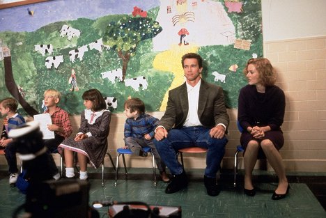 Arnold Schwarzenegger, Penelope Ann Miller - Policajt zo škôlky - Z filmu