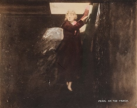 Pearl White - The Iron Claw - Kuvat elokuvasta