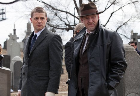 Ben McKenzie, Donal Logue - Gotham - Pilot - Van film