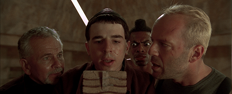 Ian Holm, Charlie Creed-Miles, Chris Tucker, Bruce Willis - The Fifth Element - Photos