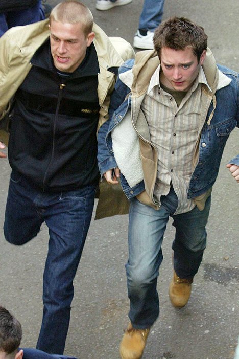 Charlie Hunnam, Elijah Wood - Hooligans - Z filmu