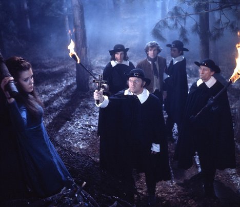 Madeleine Collinson, Peter Cushing - Draculas Hexenjagd - Filmfotos